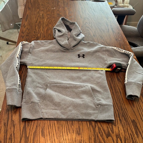 Boys Under Armour Gray Sweater Lightweight Breathable Performance SM - Picture 6 of 6